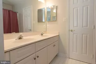 10817 Maplecrest Ln, Potomac, MD 20854 - Photo 42