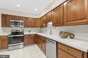 8101 Connecticut Ave, Chevy Chase, MD 20815 - Photo 10