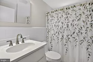 605 Blossom Dr, Rockville, MD 20850 - Photo 14