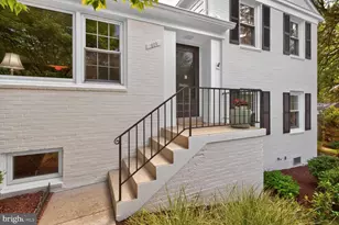 605 Blossom Dr, Rockville, MD 20850 - Photo 2