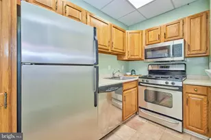 4242 East-West Hwy, Chevy Chase, MD 20815 - Photo 20