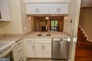 8711 Ravenglass Way, Montgomery Village, MD 20886 - Photo 12