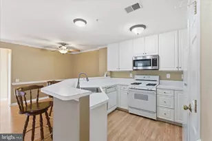 13401 Fountain Club Dr, Germantown, MD 20874 - Photo 10