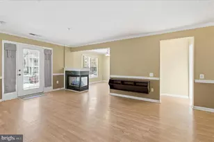 13401 Fountain Club Dr, Germantown, MD 20874 - Photo 4