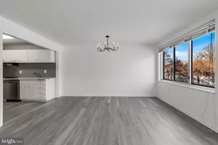 10201 Grosvenor Pl, Rockville, MD 20852 - Photo 8