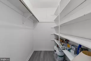 10201 Grosvenor Pl, Rockville, MD 20852 - Photo 18