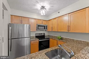 10101 Grosvenor Pl, Rockville, MD 20852 - Photo 22