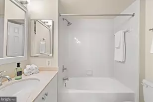 10101 Grosvenor Pl, Rockville, MD 20852 - Photo 24