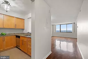 10101 Grosvenor Pl, Rockville, MD 20852 - Photo 18