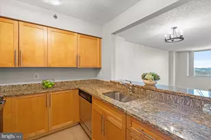 10101 Grosvenor Pl, Rockville, MD 20852 - Photo 20