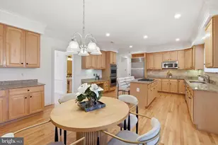 10405 Sandringham Ct, Potomac, MD 20854 - Photo 22