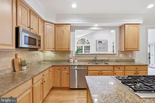 10405 Sandringham Ct, Potomac, MD 20854 - Photo 26