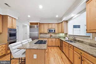 10405 Sandringham Ct, Potomac, MD 20854 - Photo 24