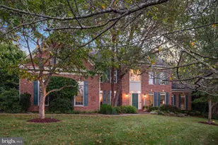10405 Sandringham Ct, Potomac, MD 20854 - Photo 4