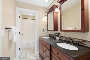 10405 Sandringham Ct, Potomac, MD 20854 - Photo 54