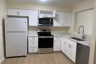 13651 Winterspoon Ln, Germantown, MD 20874 - Photo 2