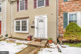 19807 Wheelwright Dr, Gaithersburg, MD 20886 - Photo 2