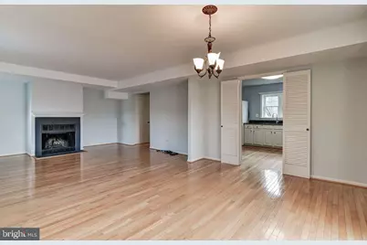 4912 Bradley Boulevard, Chevy Chase, MD 20815 - Photo 4