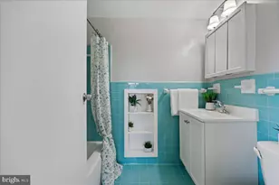 10401 Grosvenor Pl, Rockville, MD 20852 - Photo 16