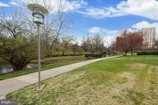 10401 Grosvenor Pl, Rockville, MD 20852 - Photo 28