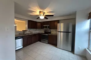 20519 Staffordshire Dr, Germantown, MD 20874 - Photo 2