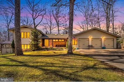 18900 Woodway Drive, Rockville, MD 20855 - Photo 2