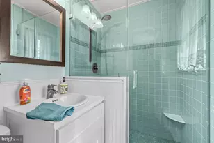 18900 Woodway Dr, Rockville, MD 20855 - Photo 26