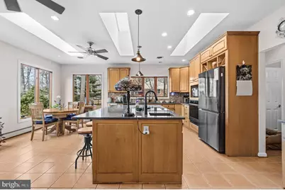 18900 Woodway Drive, Rockville, MD 20855 - Photo 10