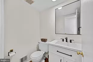 20017 Spur Hill Dr, Gaithersburg, MD 20886 - Photo 10