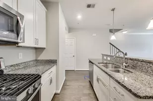 645 Diamondback Dr, Gaithersburg, MD 20878 - Photo 10