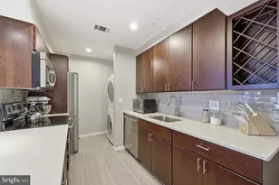 5700 Chapman Mill Dr, Rockville, MD 20852 - Photo 10