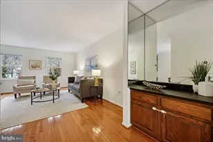 7847 Heatherton Ln, Rockville, MD 20854 - Photo 8