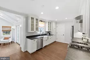 8436 Burning Tree Rd, Bethesda, MD 20817 - Photo 10