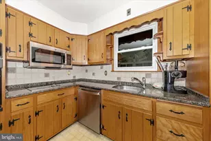 9811 Watkins Rd, Gaithersburg, MD 20882 - Photo 10