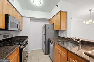 4801 Fairmont Ave, Bethesda, MD 20814 - Photo 16