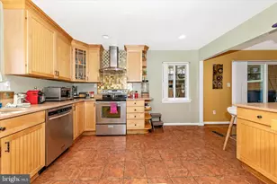 11412 Fairoak Dr, Silver Spring, MD 20902 - Photo 16