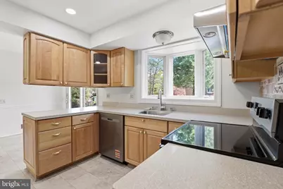 12721 Lincolnshire Drive, Potomac, MD 20854 - Photo 4