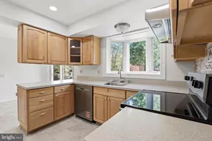 12721 Lincolnshire Dr, Potomac, MD 20854 - Photo 4