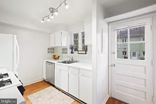 9888 Hollow Glen Pl, Silver Spring, MD 20910 - Photo 8