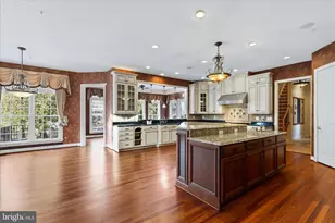 12600 Hill Creek Ln, Potomac, MD 20854 - Photo 30