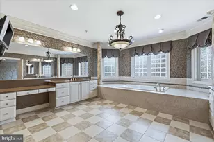 12600 Hill Creek Ln, Potomac, MD 20854 - Photo 66