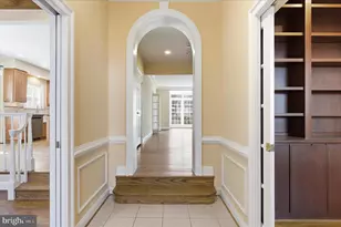 16 Maplewood Park Ct, Bethesda, MD 20814 - Photo 2