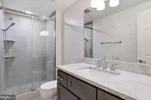 16 Maplewood Park Ct, Bethesda, MD 20814 - Photo 32