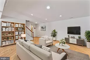 22109 Creekview Dr, Gaithersburg, MD 20882 - Photo 10