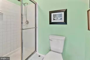 22109 Creekview Dr, Gaithersburg, MD 20882 - Photo 24