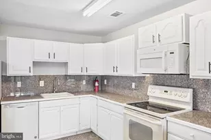 18515 Tarragon Way, Germantown, MD 20874 - Photo 2