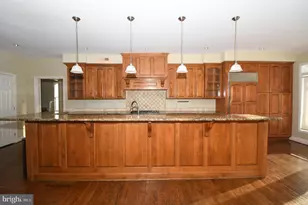 8900 Holly Leaf Ln, Bethesda, MD 20817 - Photo 16