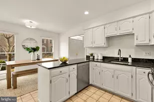 10135 Crestberry Pl, Bethesda, MD 20817 - Photo 12