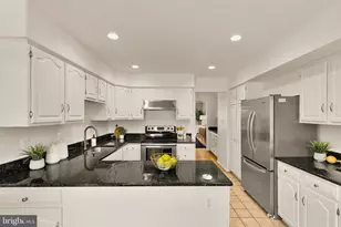 10135 Crestberry Pl, Bethesda, MD 20817 - Photo 10