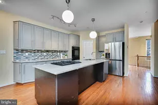 22 Waddington Ct, Rockville, MD 20850 - Photo 8